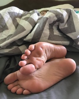 Лизать твои ножки