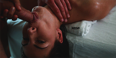 Два мужика трахнули девушку