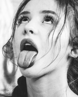 Экзамен. Студентка. Преподаватель