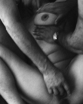 Позволил им трахнуть жену, и просто смотрел