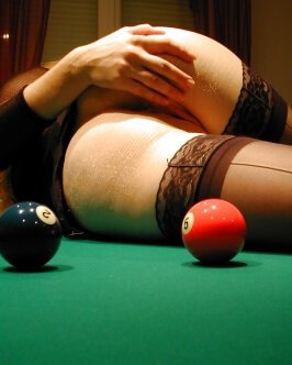 На бильярдном столе